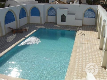 L 06 -                            بيع
                           Villa avec piscine Djerba